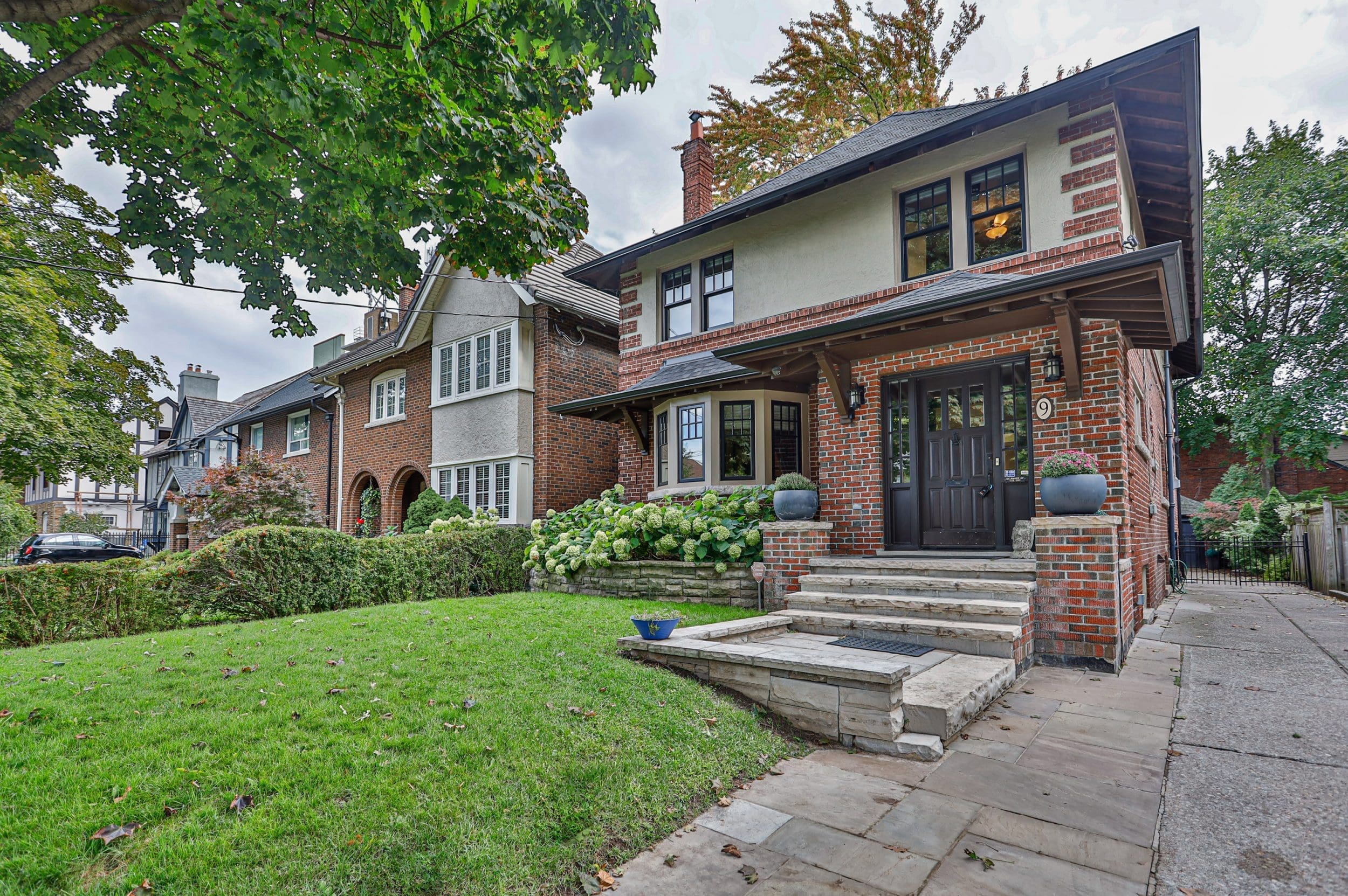 Real Estate Agent Baby Point - Sidorova Inwood Team